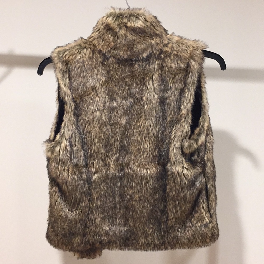 A&F Faux Fur Vest - Picture 2 of 4